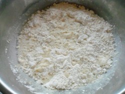 Дрожжевые пирожки с капустой и яйцом в духовке - шаг 2 Дрожжевые пирожки с капустой и яйцом в духовке - шаг 2