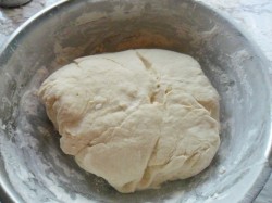 Дрожжевые пирожки с капустой и яйцом в духовке - шаг 3 Дрожжевые пирожки с капустой и яйцом в духовке - шаг 3