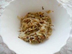 Дрожжевые пирожки с капустой и яйцом в духовке - шаг 4 Дрожжевые пирожки с капустой и яйцом в духовке - шаг 4