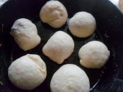 Дрожжевые пирожки с капустой и яйцом в духовке - шаг 10 Дрожжевые пирожки с капустой и яйцом в духовке - шаг 10