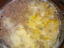 Дрожжевые пирожки с картошкой и печенью - шаг 4