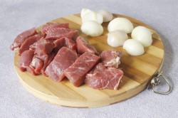 Ежики из фарша в кастрюле - шаг 1