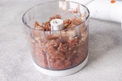 Ежики из фарша в кастрюле - шаг 2