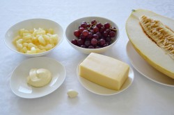 Фруктовый салат с майонезом и чесноком - шаг 1 Фруктовый салат с майонезом и чесноком - шаг 1