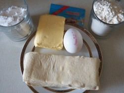 Гата и трубочки из слоеного теста - шаг 1