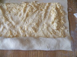 Гата и трубочки из слоеного теста - шаг 12