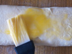 Гата и трубочки из слоеного теста - шаг 13