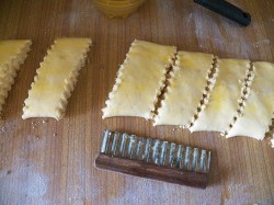 Гата и трубочки из слоеного теста - шаг 14