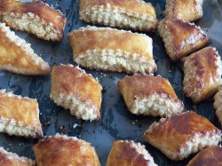 Гата и трубочки из слоеного теста - шаг 16