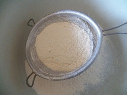 Гата и трубочки из слоеного теста - шаг 2