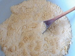 Гата и трубочки из слоеного теста - шаг 6