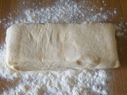 Гата и трубочки из слоеного теста - шаг 7