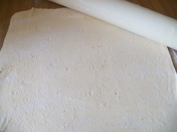 Гата и трубочки из слоеного теста - шаг 8