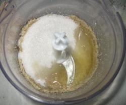 Глазурь для торта с ореховыми шариками - шаг 4 Глазурь для торта с ореховыми шариками - шаг 4