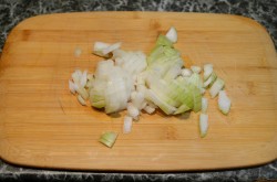 Горбуша тушеная с луком и морковью - шаг 2