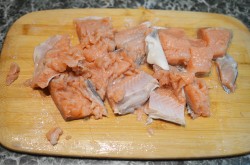 Горбуша тушеная с луком и морковью - шаг 6