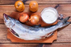 Горбуша в сметане в духовке запеченная - шаг 1