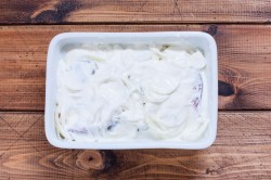 Горбуша в сметане в духовке запеченная - шаг 5