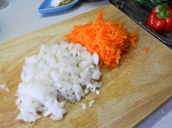 Гороховый суп с копчеными ребрышками в мультиварке - шаг 3 Гороховый суп с копчеными ребрышками в мультиварке - шаг 3