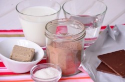 Горячий шоколад с халвой - шаг 1 Горячий шоколад с халвой - шаг 1