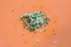 Гренки из белого хлеба на сковороде - шаг 2 Гренки из белого хлеба на сковороде - шаг 2