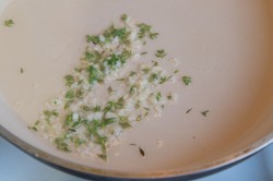 Гренки из белого хлеба на сковороде - шаг 3 Гренки из белого хлеба на сковороде - шаг 3