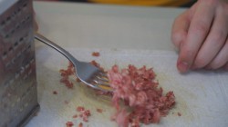 Гренки с сыром и тёртой колбасой - шаг 3 Гренки с сыром и тёртой колбасой - шаг 3