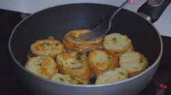 Гренки с сыром и тёртой колбасой - шаг 6 Гренки с сыром и тёртой колбасой - шаг 6