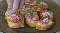 Гренки с сыром и тёртой колбасой - шаг 9 Гренки с сыром и тёртой колбасой - шаг 9