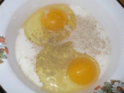 Гренки в яйце и с яйцом - шаг 4 Гренки в яйце и с яйцом - шаг 4