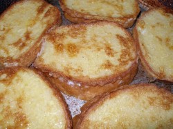 Гренки в яйце и с яйцом - шаг 7 Гренки в яйце и с яйцом - шаг 7