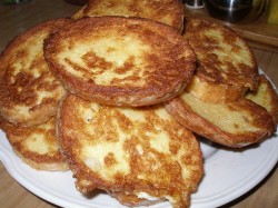 Гренки в яйце и с яйцом - шаг 8 Гренки в яйце и с яйцом - шаг 8