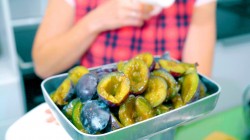 Грузинский соус Ткемали из слив с чесноком и специям на зиму - шаг 2 Грузинский соус Ткемали из слив с чесноком и специям на зиму - шаг 2