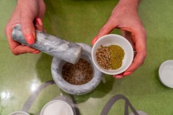 Грузинский соус Ткемали из слив с чесноком и специям на зиму - шаг 3 Грузинский соус Ткемали из слив с чесноком и специям на зиму - шаг 3