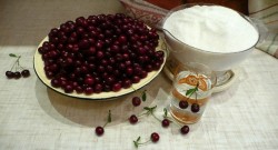 Густое вишневое варенье на сахаре многократной варки - шаг 1 Густое вишневое варенье на сахаре многократной варки - шаг 1