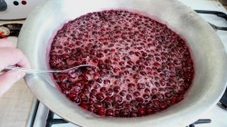 Густое вишневое варенье на сахаре многократной варки - шаг 5 Густое вишневое варенье на сахаре многократной варки - шаг 5