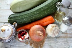 Икра кабачковая через мясорубку с томатной пастой - шаг 1 Икра кабачковая через мясорубку с томатной пастой - шаг 1