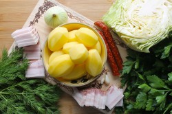 Жареная картошка с капустой на сковороде - шаг 2 Жареная картошка с капустой на сковороде - шаг 2