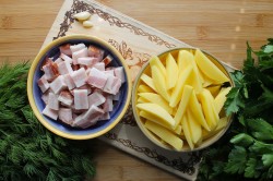 Жареная картошка с капустой на сковороде - шаг 3 Жареная картошка с капустой на сковороде - шаг 3