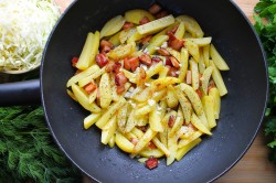 Жареная картошка с капустой на сковороде - шаг 8 Жареная картошка с капустой на сковороде - шаг 8