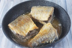 Жареная селедка на сковороде - шаг 6 Жареная селедка на сковороде - шаг 6