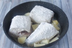 Жареная селедка на сковороде - шаг 5 Жареная селедка на сковороде - шаг 5