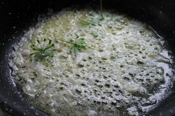 Жареные королевские креветки на сковороде - шаг 6 Жареные королевские креветки на сковороде - шаг 6