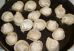 Пельмени жареные на растительном масле - шаг 2