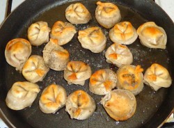 Пельмени жареные на растительном масле - шаг 4