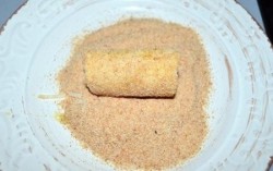 Жареные рулеты из хлеба и ветчины - шаг 7