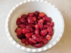 Желе из клубники с желатином - шаг 3