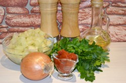 Кабачки жареные с томатной пастой - шаг 1 Кабачки жареные с томатной пастой - шаг 1