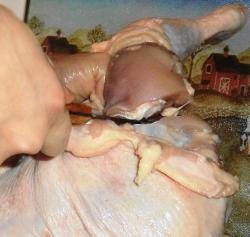 Как снять кожу с курицы для фарширования - шаг 7