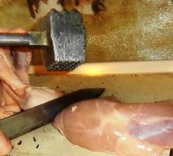 Как снять кожу с курицы для фарширования - шаг 9